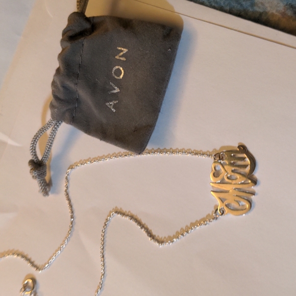 2/15$ Avon 925 Signed Mom Necklace with Cute Avon Bag - Picture 5 of 11